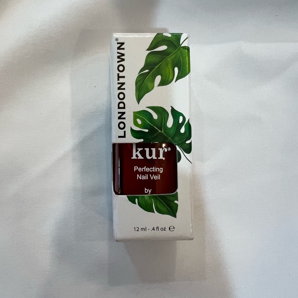 LONDONTOWN kur Perfecting Nail Veil shade 8 sheer poppy red